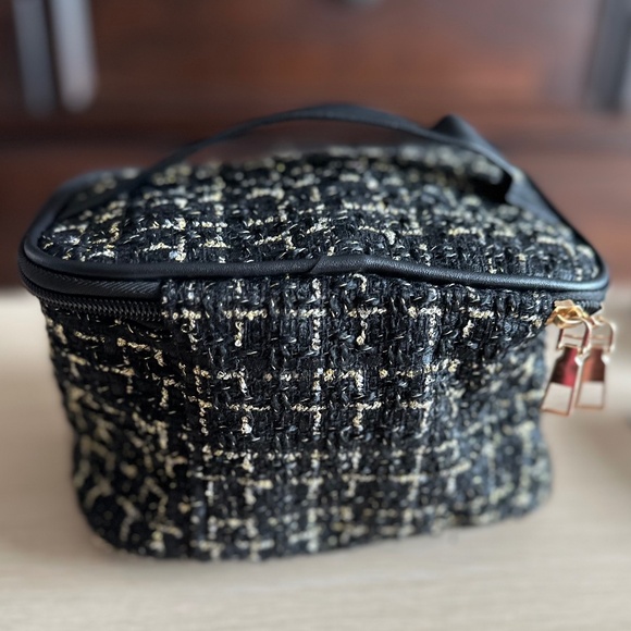 Black & Cream Tweed Cosmetic Bag with Mystery Beauty Bundle - Picture 2 of 8
